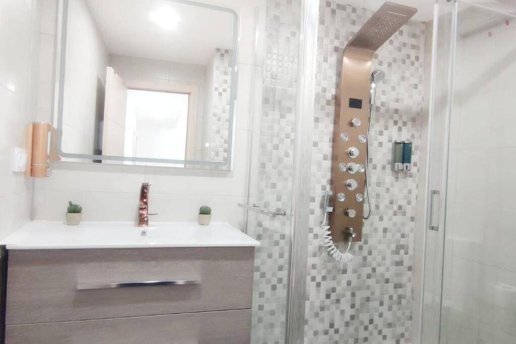 - Lujo - Parking, Maquina Arcade, Wifi Y Netflix Apartamento Oviedo Exterior foto