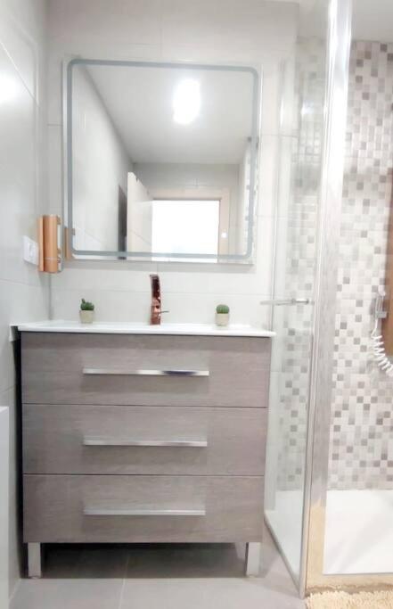 - Lujo - Parking, Maquina Arcade, Wifi Y Netflix Apartamento Oviedo Exterior foto